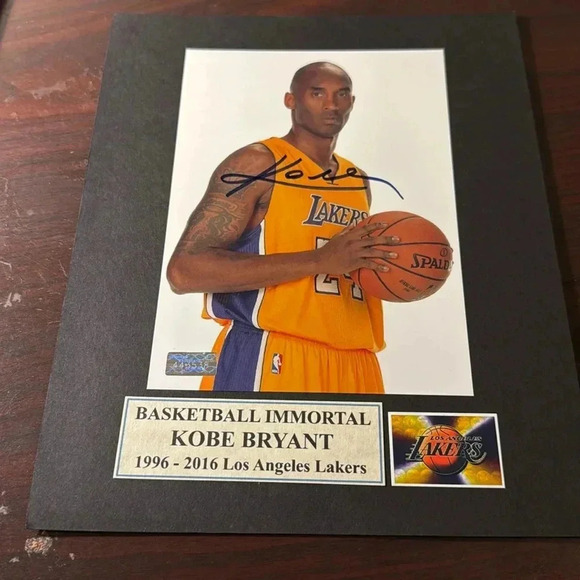 - Kobe Bryant Los Angeles Lakers signed photo